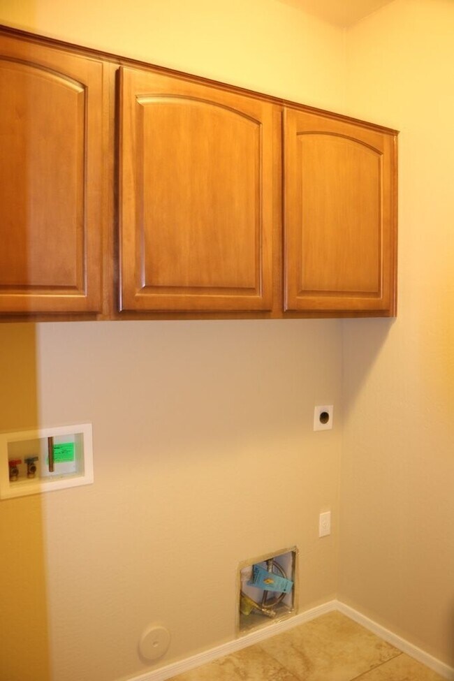 Building Photo - 14551 W Laurel Ln