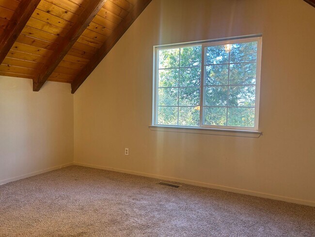 Building Photo - Camino 2/2 cottage $1625