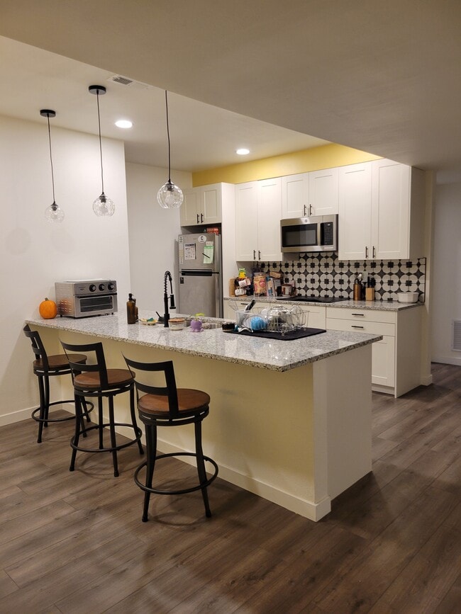 Building Photo - 2814 Biplane St