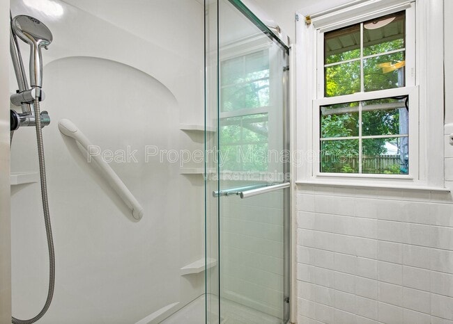 Building Photo - 200 N Grove Ave