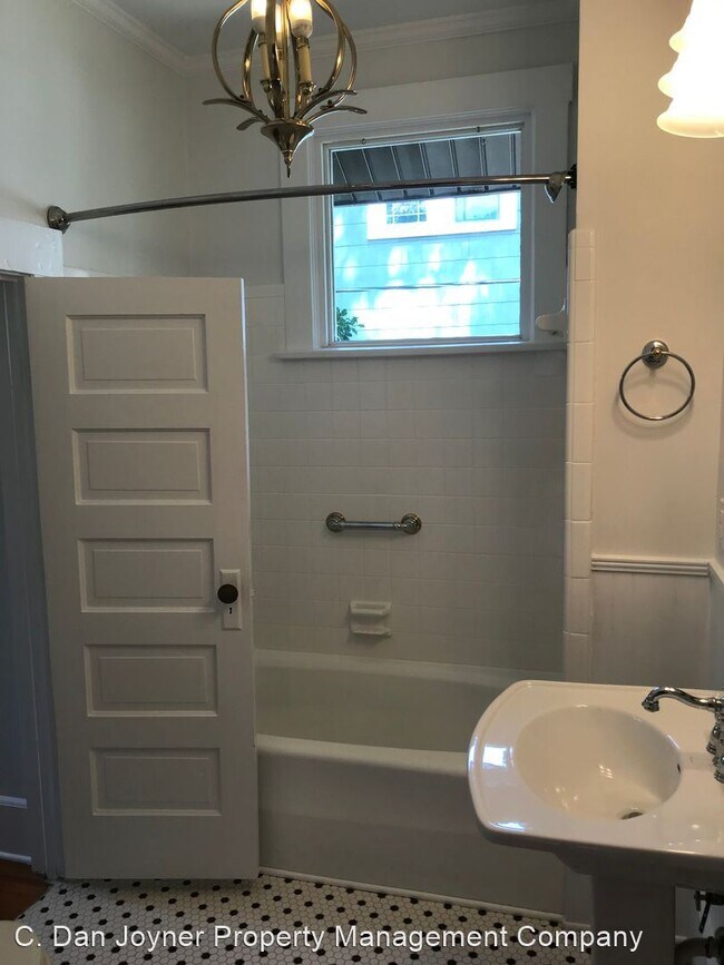 Building Photo - 2 br, 2 bath House - 204 Stewart Street