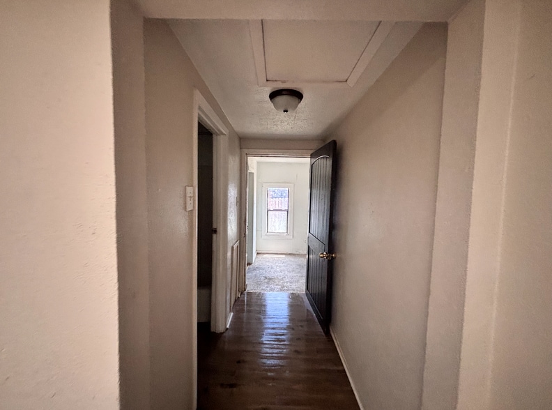 Building Photo - 2621 Tarlton St