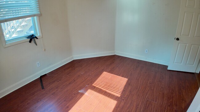 Building Photo - 309 W 41st St