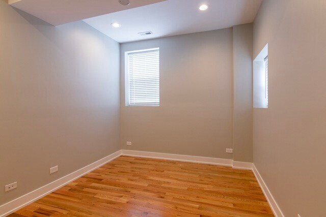 Building Photo - 5426 S Ingleside Ave