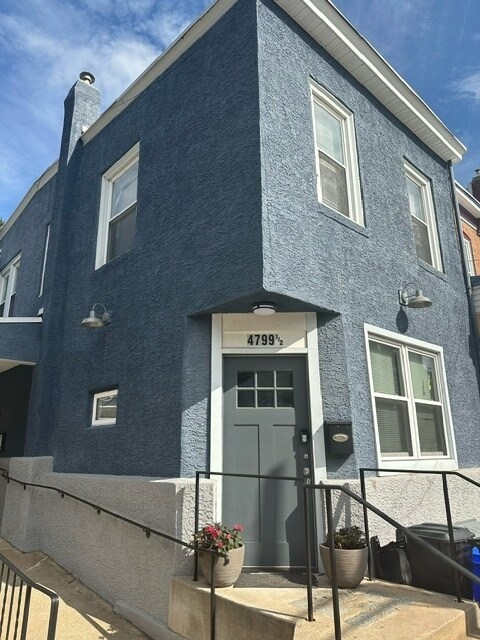 Primary Photo - 4799 1/2 Silverwood St