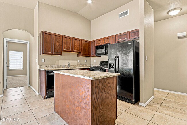 Building Photo - 7008 Faxon Dr