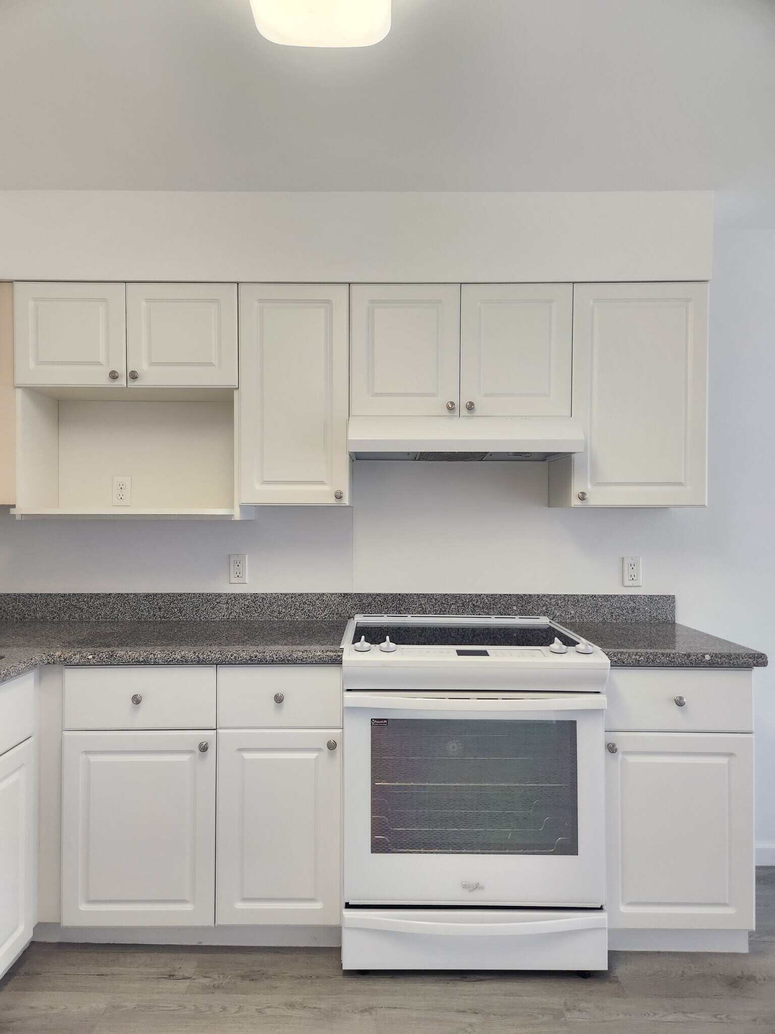 Stovetop with oven - 801 South St