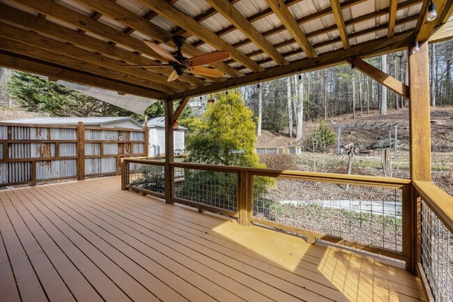 Building Photo - 251 Landwood Ln