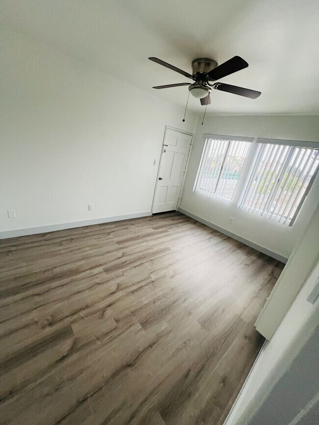 Interior Photo - 5919-5925 Crenshaw Blvd