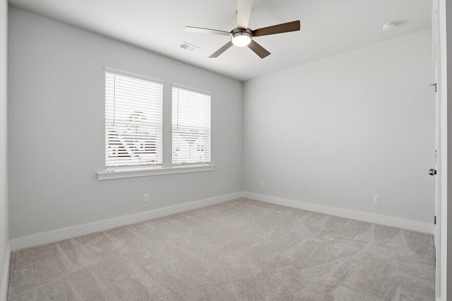 Building Photo - 392 Parish Farms Dr