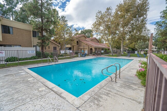 Building Photo - 2-Bedroom Condo with Community Amenities and Utilities Included in Canyon Country!