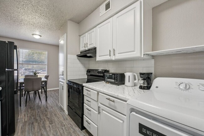 Building Photo - 2549 Thomason Cir