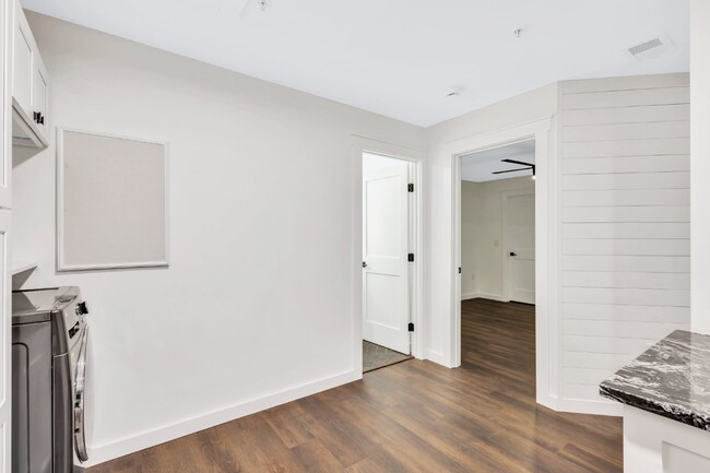 Building Photo - Fully Renovated One Bedroom Apartment on H...