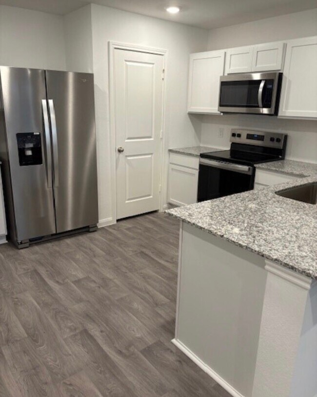 Building Photo - 14634 New Vlg Dr