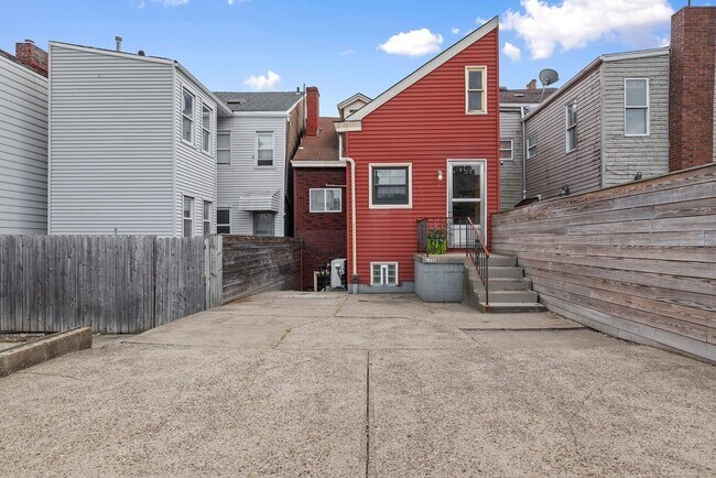 Building Photo - 1350 Goettman St