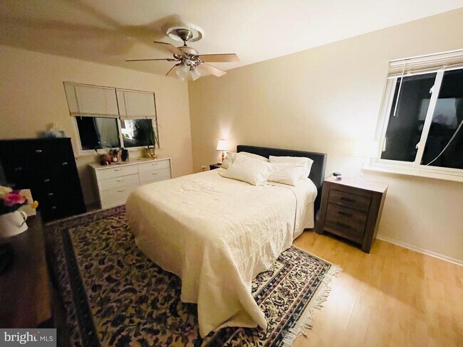 Building Photo - 201 Village Walk