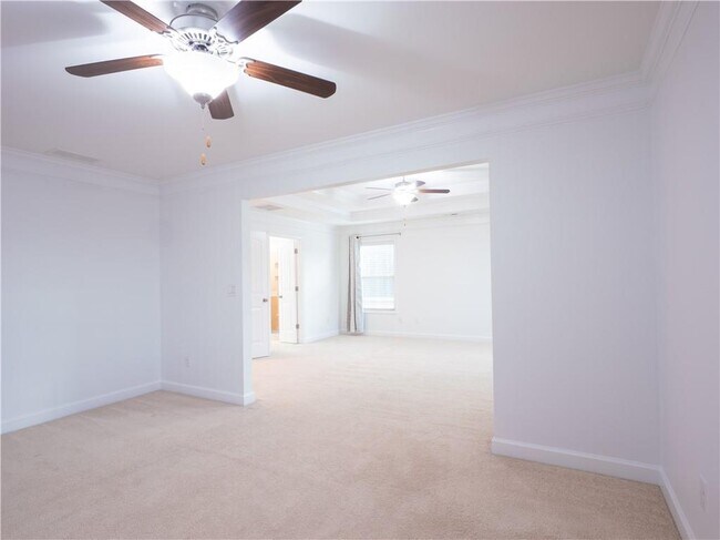 Building Photo - 4865 Alexandria Ave