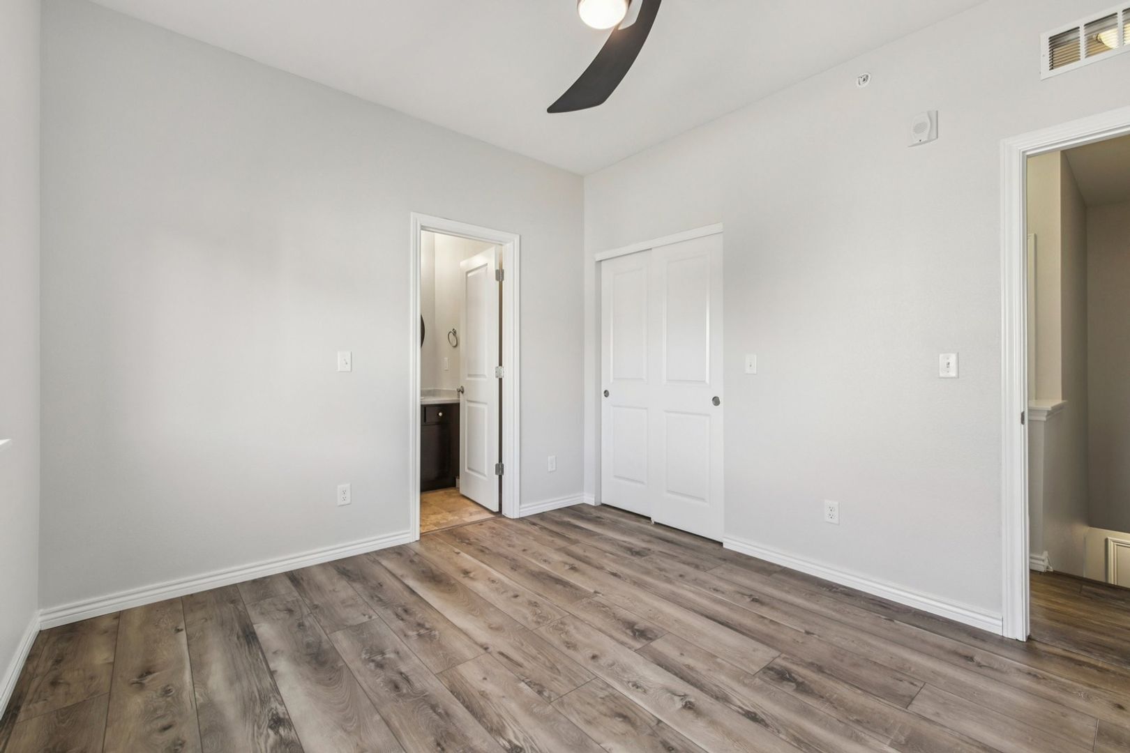 Building Photo - 226 N Parkside Dr