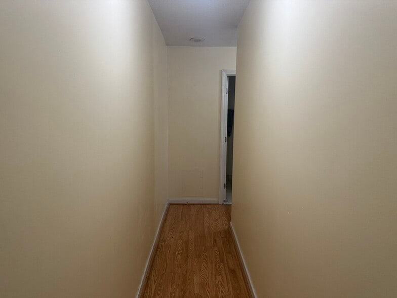 Building Photo - 153 Kelton St