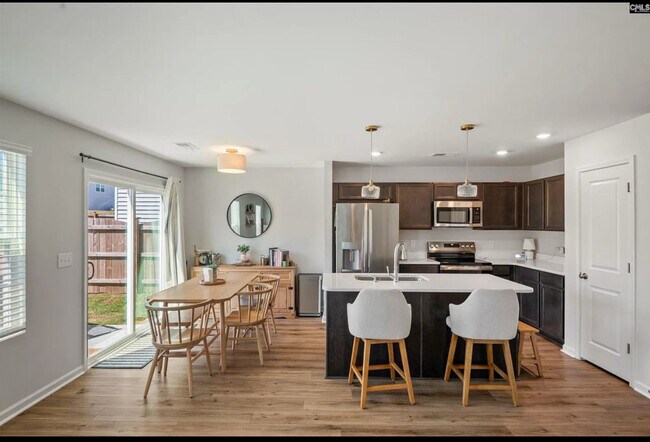 Building Photo - 714 S Long Star Wy