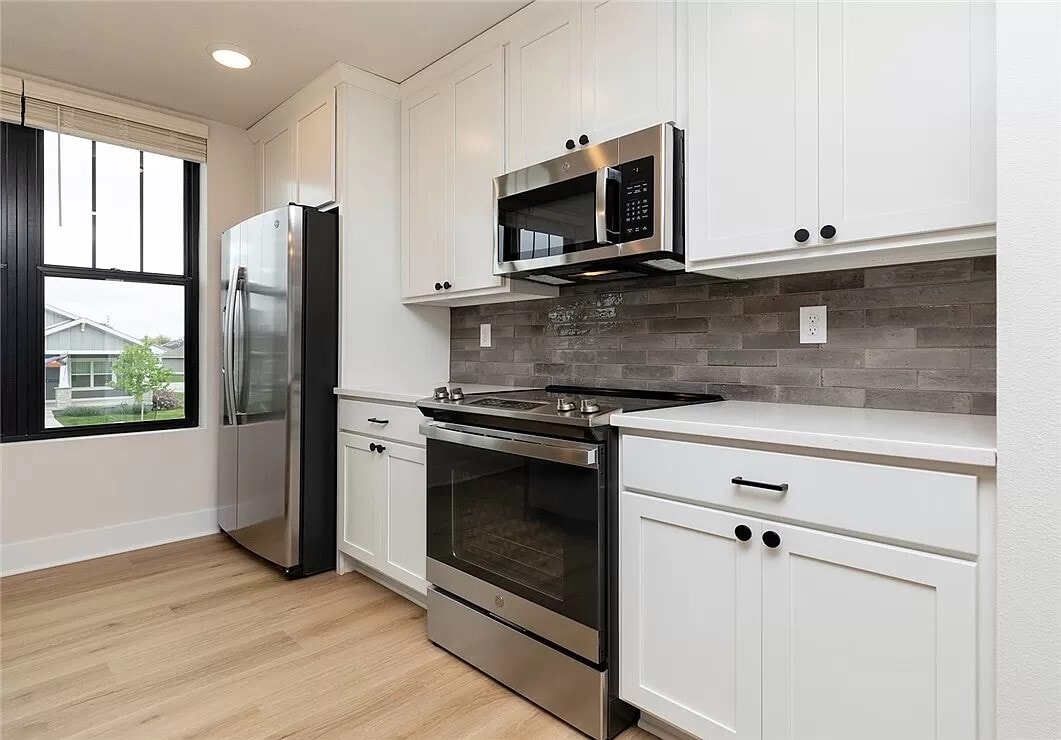 Building Photo - 2833 SW Prairie Trail Pky