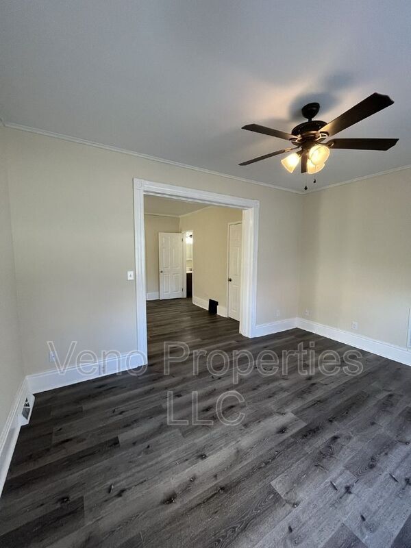 Building Photo - 25 William St