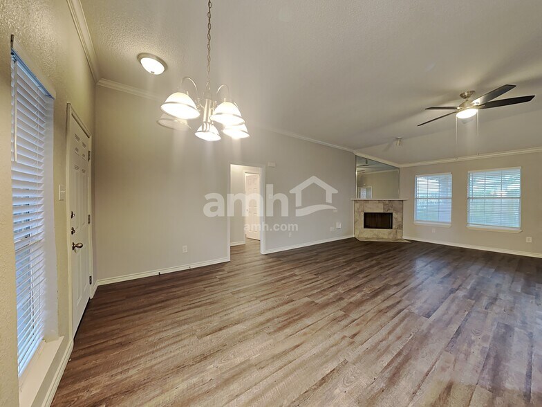 Building Photo - 11907 Santa Fe Trl