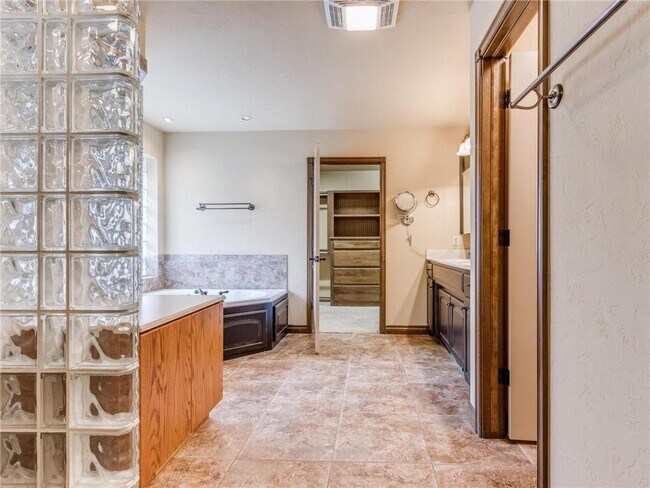 Building Photo - 4908 Arbuckle Dr