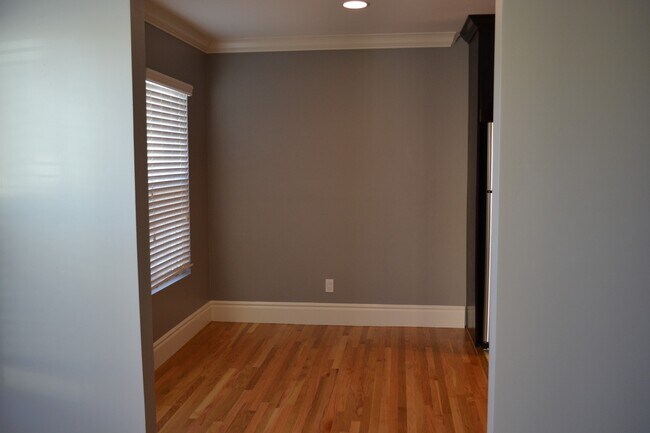 Building Photo - Stylish 2BD Golden Hill Gem | A/C, Bonus R...