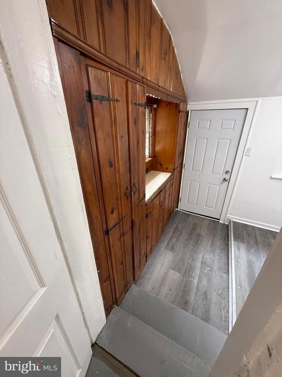 Building Photo - 485 Potterton Heights