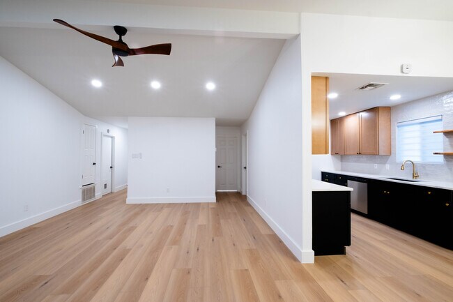 Building Photo - 1011 Bodgers Dr