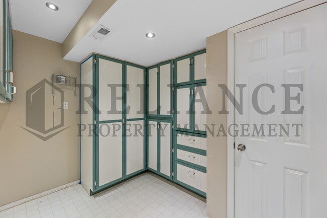 Building Photo - 13806 W Alderny St