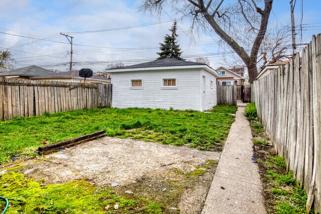 Building Photo - 6228 W Berenice Ave