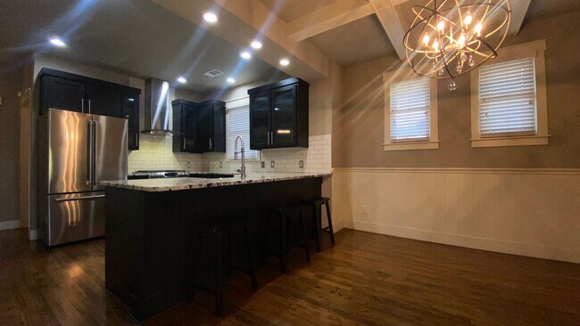 Building Photo - Craftsman-Style Home in Historic Fairmount!