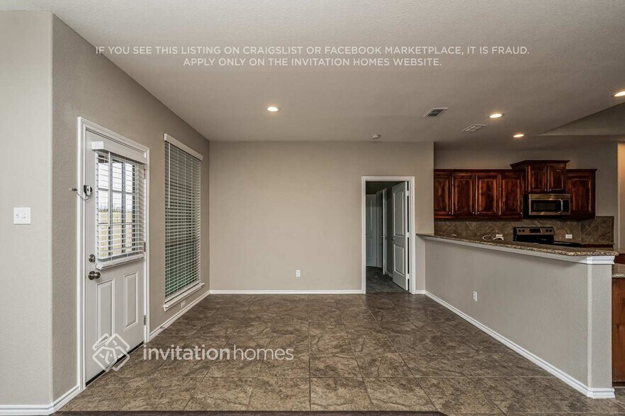 Building Photo - 3317 Tamarack Ln