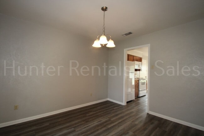 Building Photo - Charming North Killeen Home