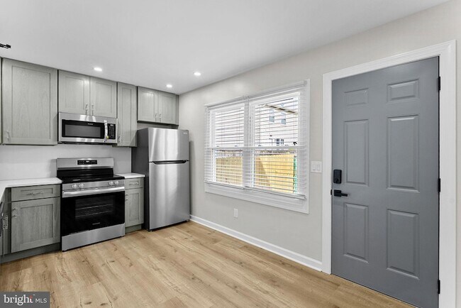 Building Photo - 210 Cameron St