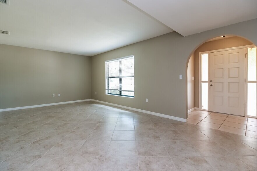 Building Photo - 1266 Bentley Ave