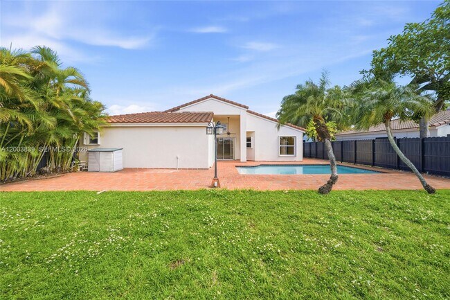 Building Photo - 631 SW 88th Ct