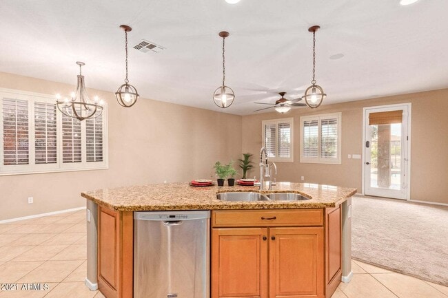 Building Photo - Eagle Glen Cul-de-sac Beauty