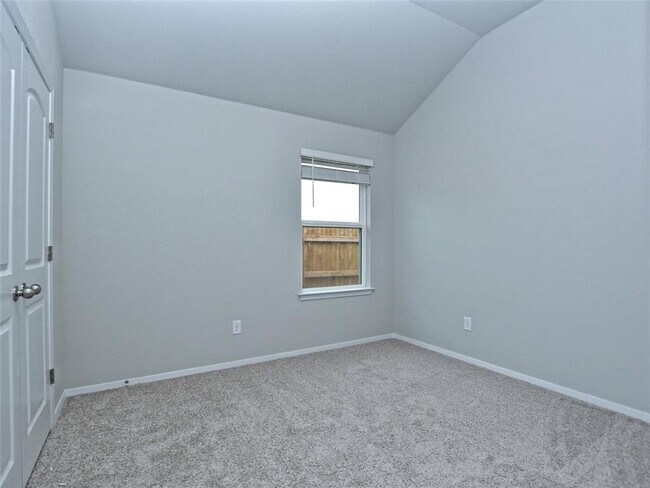 Building Photo - 208 Trailside Ln