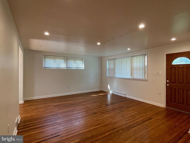Building Photo - 21 W Golf Club Ln