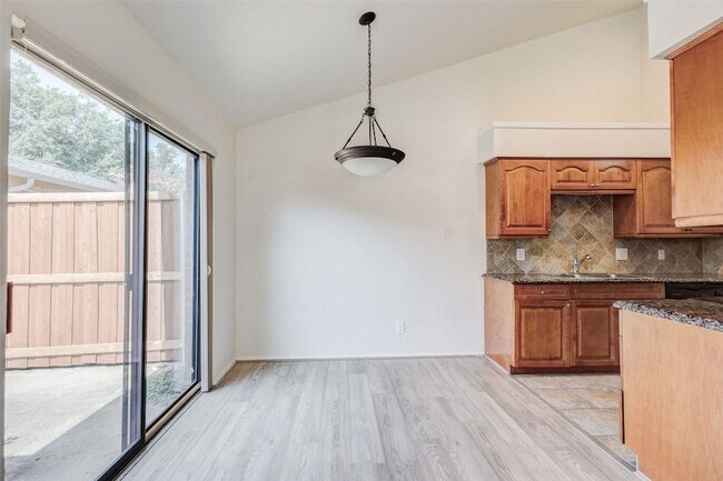 Building Photo - 5640 Cedar Creek Dr