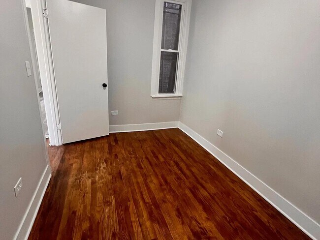 Building Photo - 2955 N Spaulding Ave