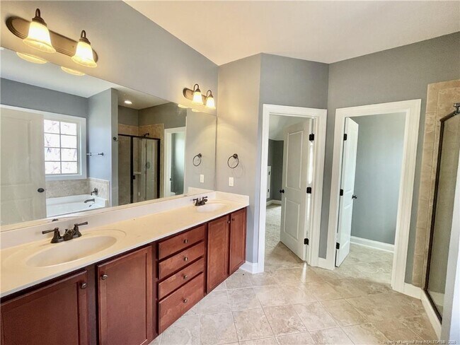 Building Photo - 4033 Hunting Path Dr