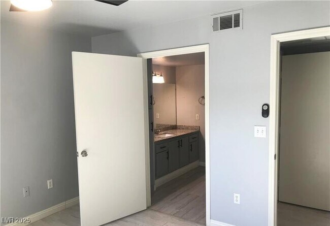 Building Photo - 555 E Silverado Ranch Blvd