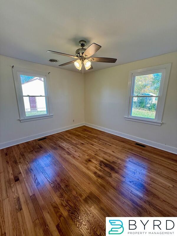 Building Photo - 5305 Lochaven Ave