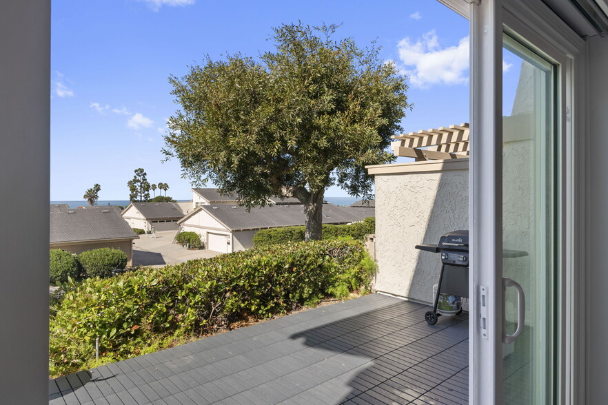 Building Photo - 257 Avenida Adobe