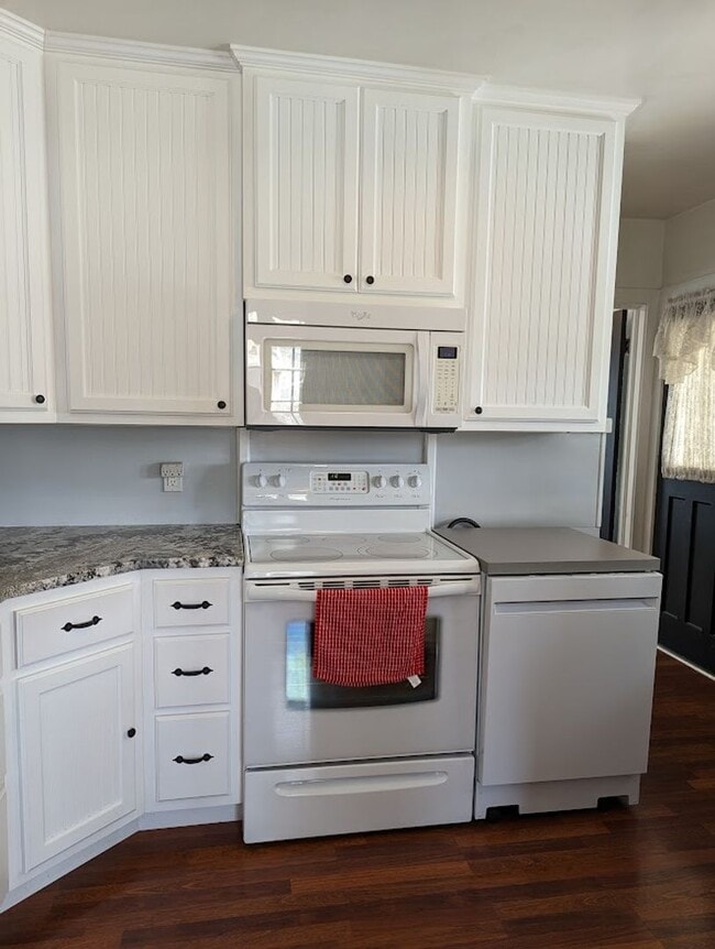 Building Photo - Charming 3 bedroom Normal Hill house