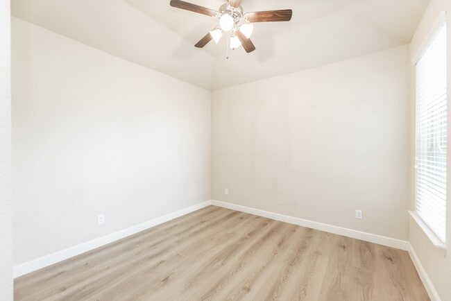 Building Photo - 23818 Hawthorn Dale Ct